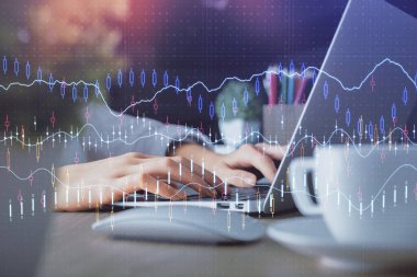 Bilgisayarda ve ön x grafik hologram çiziminde kadın eli yazarken çift pozlama. Borsa yatırım kavramı.