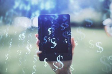 Ön x çizelgesine çift pozlama, hologram çizimi ve cep telefonu kullanan bir kadın. Finansal piyasa kavramı.
