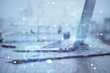 Arka planda bilgisayar ve teknik tema çizimi olan iki kat masaüstü görüntüsü. Büyük veri kavramı.