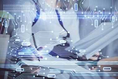 Arka plana veri teknolojisi hud 'u ile el yazısı yazan kadınların çoklu pozları. Büyük veri kavramı.