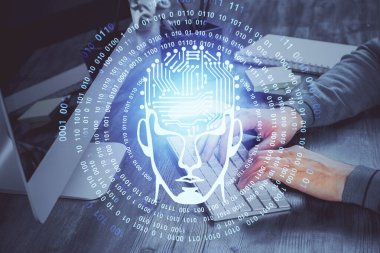 Bilgisayar geçmişi ve beyin temalı hologramı olan bir adam. Beyin fırtınası kavramı. Çift pozlama.