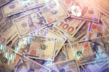 Forx grafiğinin çok sayıda görüntüsü bize dolar banknotları arka planında görünüyor. Finansal başarı piyasası kavramı.
