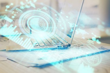 İş teması simgelerinin çoklu pozlandırılması ve bilgisayar geçmişi olan çalışma alanı. Başarı kavramı.