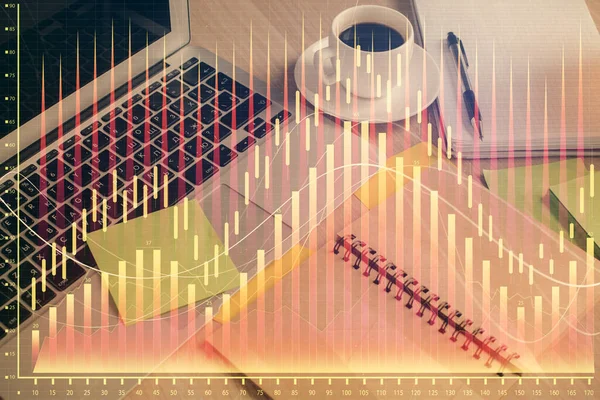 Multi exposición de dibujo gráfico de divisas y escritorio con café y artículos sobre fondo de mesa. Concepto de negociación en el mercado financiero —  Fotos de Stock