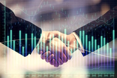 Forx grafik hologramı ve iki adamın el sıkışması. Borsa konsepti.