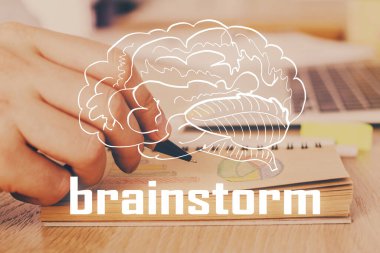 Yaratıcı başlangıç konsepti hologram insan eli arka planı ile çoklu pozlama.