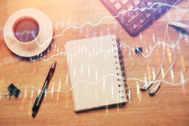 Forx grafik çizimi ve çalışma masası üst veiw çoklu pozlama. Mali analiz kavramı.