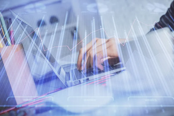 Dubbel exponering av kvinnliga händer skriva på dator och forex diagram hologram ritning. Begreppet aktiemarknad. — Stockfoto