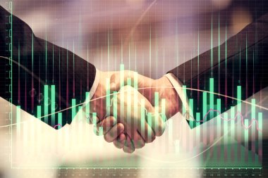 Forx grafik hologramı ve iki adamın el sıkışması. Borsa konsepti.