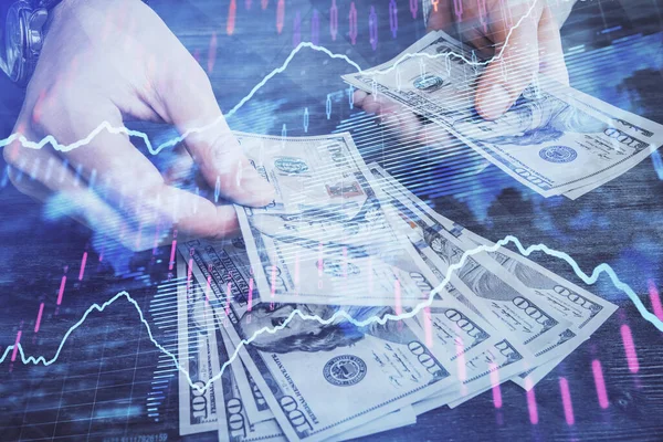 금융 그래프의 다양 한 노출은 홀로 그램과 미국 달러 지폐와 사람의 손을 그린다. 분석 개념. — 스톡 사진