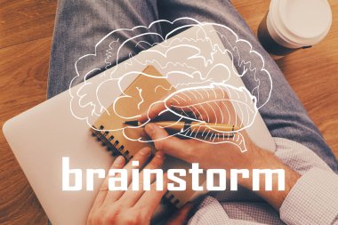 Yaratıcı başlangıç konsepti hologram insan eli arka planı ile çoklu pozlama.