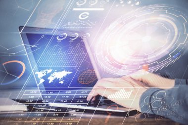 Teknoloji temalı dizüstü bilgisayarda çalışan bir adam. Büyük veri kavramı. Çift pozlama.