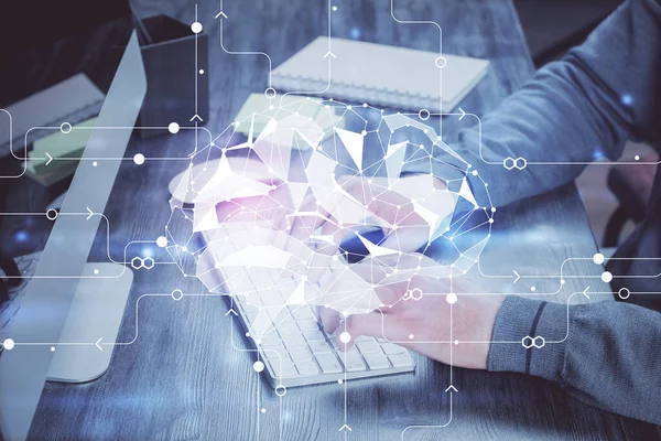 Homme avec fond d'ordinateur avec hologramme thème du cerveau. Concept de brainstorming. Double exposition. — Photo
