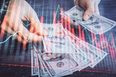 Finansal grafiğe çoklu pozlama hologram, Amerikan dolarları ve insan eli. Analiz kavramı.