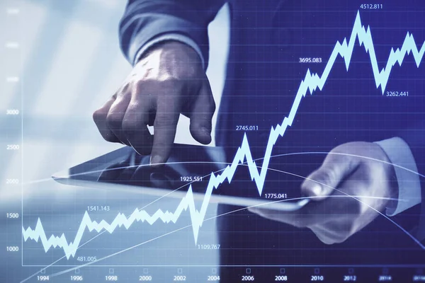 Doble exposición de las manos del hombre sosteniendo y utilizando un dispositivo digital y dibujo gráfico de divisas. Concepto de mercado financiero. —  Fotos de Stock