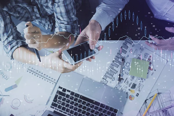 Önx grafik çizimine çifte maruz kalma ve kadın ve erkeğin birlikte çalışarak mobil bir cihaz kullanması. Ticaret konsepti.