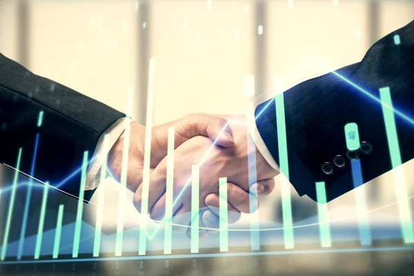 Двойное воздействие форекс-голограммы и рукопожатие двух мужчин. Концепция фондового рынка. — стоковое фото