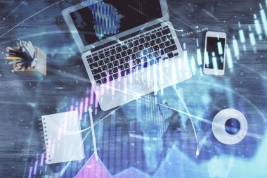 Bilgisayarla ön plan arkaplanını çizerken çift pozlama. Finansal araştırma ve analiz kavramı. Üst görünüm.