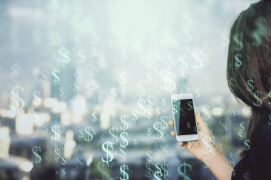 Ön x çizelgesine çift pozlama, hologram çizimi ve cep telefonu kullanan bir kadın. Borsa konsepti.