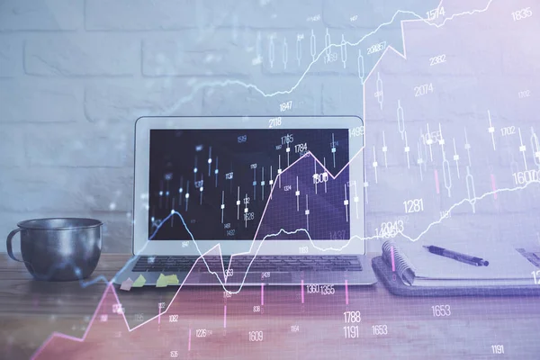 Forex marknaden diagram hologram och persondator bakgrund. Multiexponering. Begreppet investering. — Stockfoto