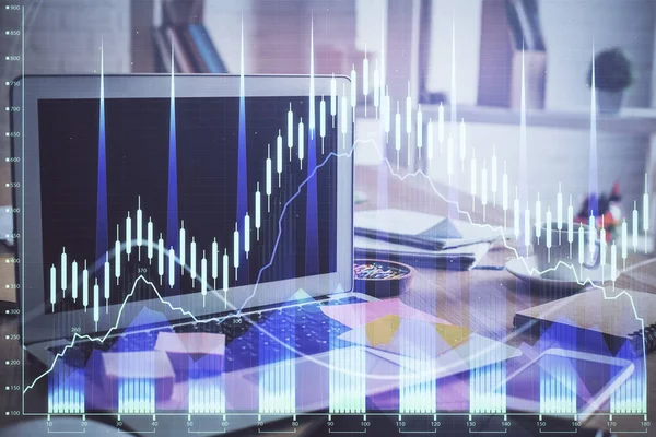 Hologramm des Finanzmarktgraphen und PC im Hintergrund. Doppelbelichtung. Konzept des Forex. — Stockfoto