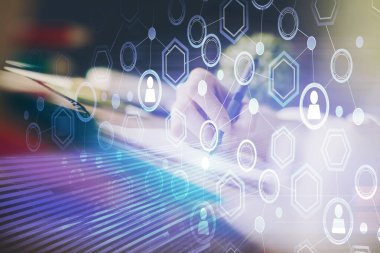 Kadınların el yazısı üzerine sosyal ağ temalı hologram. Uluslararası insanlar birbirine bağlanır. Çift pozlama