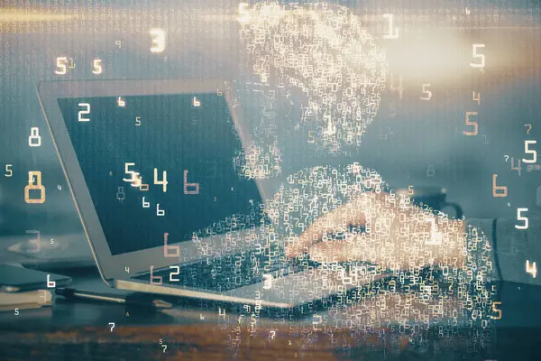 Hologramme de thème de technologie avec l'homme travaillant sur l'ordinateur sur fond. Concept de haute technologie. Double exposition. — Photo