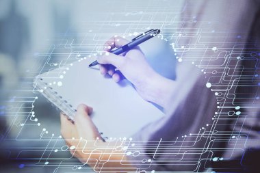 Arka plana veri teknolojisi hud 'u ile el yazısı yazan kadınların çoklu pozları. Yenilik kavramı.