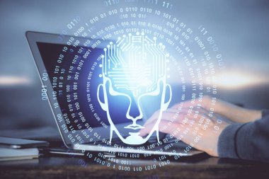 Adam klavyede beyin hologramıyla yazı yazıyor. Büyük Data kavramı. Çift pozlama.