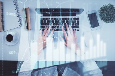 Bilgisayar ve ön x çizim hologramı üzerinde çalışan kadın elleri çift pozlama. Üst Manzara. Mali analiz kavramı.