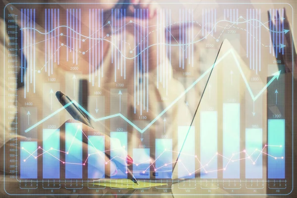 Dubbel exponering av kvinnliga händer skriva på dator och finansiella grafhologram ritning. Begreppet börsanalys. — Stockfoto