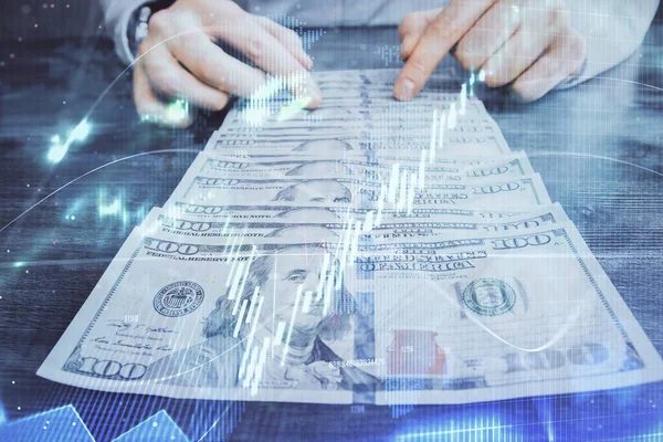 Multi expozice forex graf kreslení hologram a americké dolary bankovky a mužské ruce. Koncept technické analýzy. — Stock fotografie