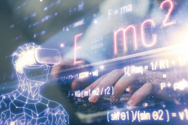 Bilimsel formül hologramı, arka planda bilgisayarla çalışan bir adam. Eğitim konsepti. Çift pozlama.