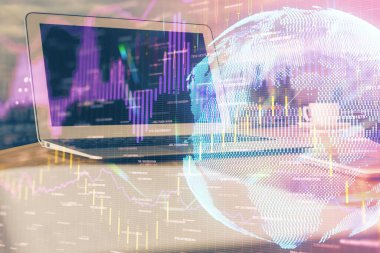 Forx çizelgesine ve bilgisayarla çalışma alanına çoklu maruz kalma. Uluslararası çevrimiçi ticaret kavramı.