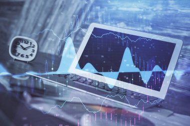 Finansal grafik renkli çizimler ve arka planda bilgisayar olan tablolar. Çifte maruziyet. Uluslararası pazarlar kavramı.