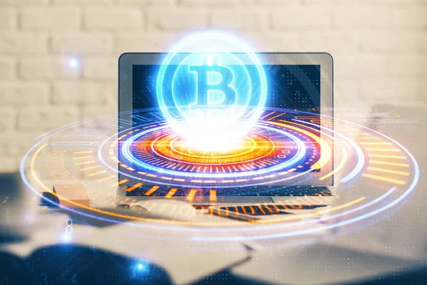 Multi exposición de blockchain y economía criptográfica tema holograma y tabla con fondo de la computadora. Concepto de criptomoneda bitcoin. —  Fotos de Stock