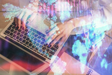 Bilgisayarda ve ön x grafik hologram çiziminde kadın eli yazarken çift pozlama. Borsa yatırım kavramı.