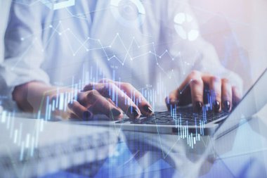 Bilgisayarda ve ön x grafik hologram çiziminde kadın eli yazarken çift pozlama. Borsa yatırım kavramı.