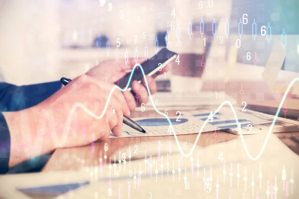 Dubbel exponering av män händer som håller och använder en telefon och finansiella diagram ritning. Analyskoncept. — Stockfoto