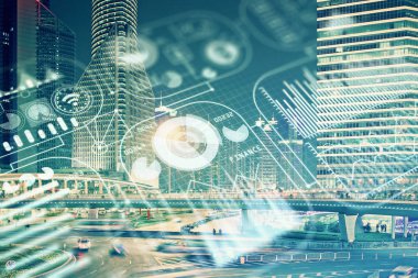 Teknoloji temalı hologramın ve şehrin arka planının iki katına çıkarılması. Yüksek Teknoloji kavramı.