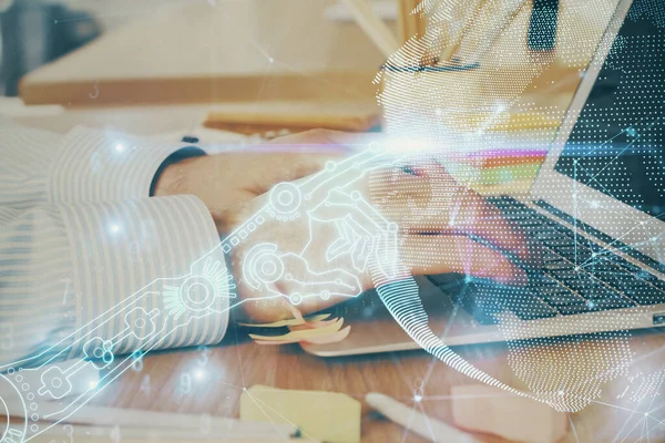 Технологическая тематическая голограмма с человеком, работающим на компьютере на заднем плане. Концепция высоких технологий. Двойное воздействие. — стоковое фото