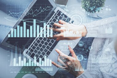 Bilgisayar ve ön x çizim hologramı üzerinde çalışan kadın elleri çift pozlama. Üst Manzara. Mali analiz kavramı.