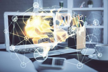 Masaüstü bilgisayarı ve insan beyni hologram çiziyor. Ai kavramı.