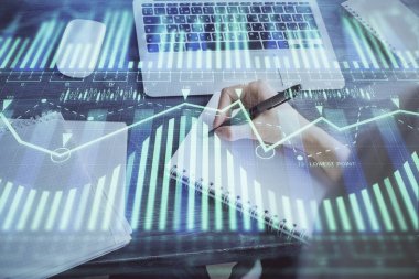 Veri çözeltisi hologramı ile arka plan üzerine yazılan ellere çoklu maruz kalma. Teknoloji konsepti.