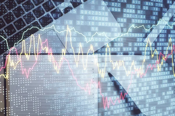Aandelenmarkt grafiek en top view computer op de tafel achtergrond. Meervoudige blootstelling. Begrip financiële educatie. — Stockfoto