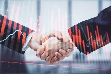 Forx grafik hologramı ve iki adamın el sıkışması. Borsa konsepti.