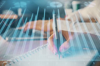 Ön x çizelgesinin arka plan notları alan insanların üzerini çizerken çift pozlama. Mali analiz kavramı