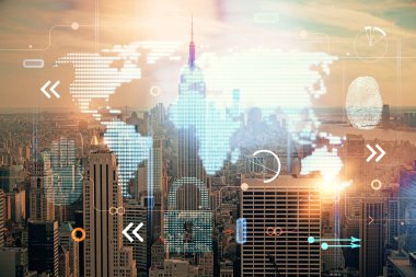 Şehir görünümünde harita ve veri temalı hologram ile gökdelenler arka planda çift pozlama. İş kavramında uluslararası teknoloji.