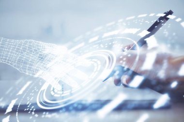 Önünde veri çözeltisi hologramı olan arka planda el yazısına çifte maruz kalma. Teknoloji konsepti. Kapat.