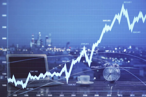 Grafico del mercato azionario e tabella con sfondo del computer. Multi esposizione. Concetto di analisi finanziaria. — Foto Stock